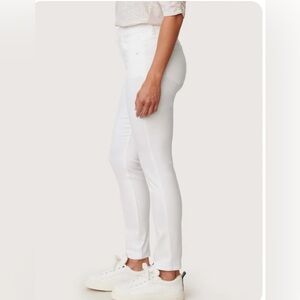 White denim AB solution booty lift jegging